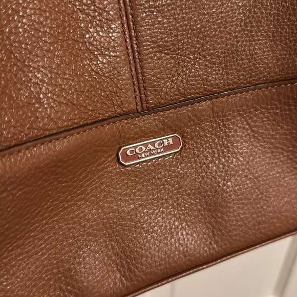 Coach Outlet Park Leather Carrie Tote - Picture 2 of 9